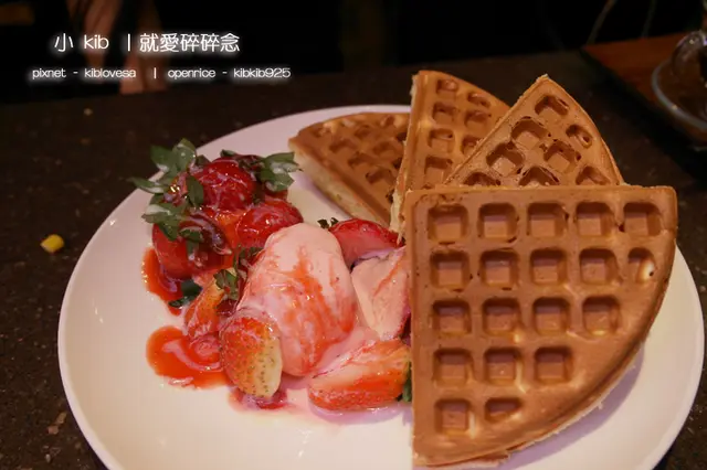 草莓冰淇淋鬆餅 (HKD$58)