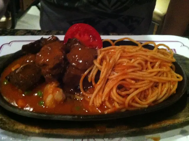 B 餐鐵板極品牛柳粒也果真夠極品