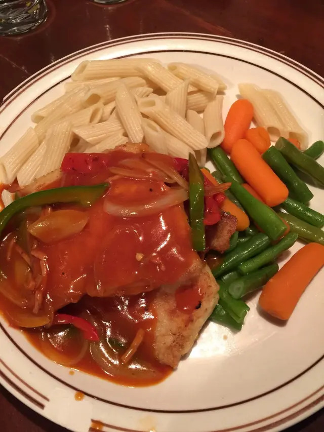 酸甜汁給人驚喜，還有我情有獨鍾的長通粉，正！