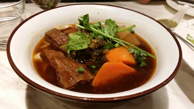 牛肉超冧，紅蘿蔔好鮮甜，但D麵一般