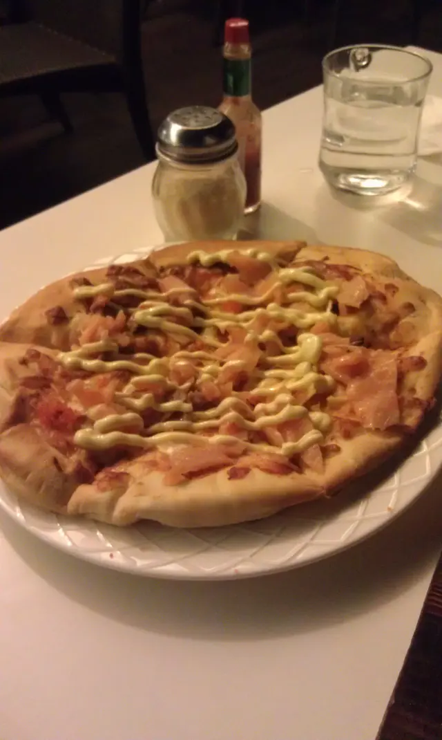 芥末煙三文魚pizza