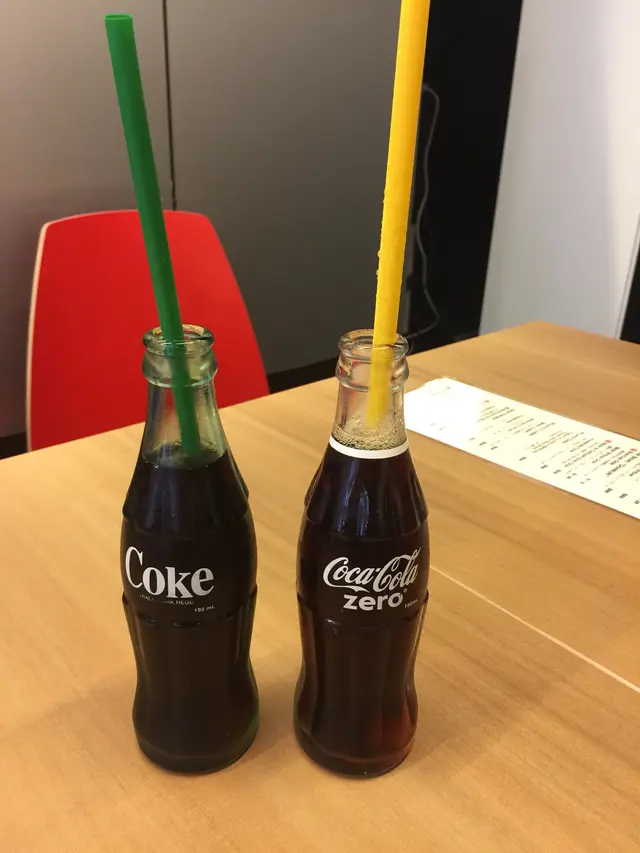 可樂是樽裝的，大愛❤️