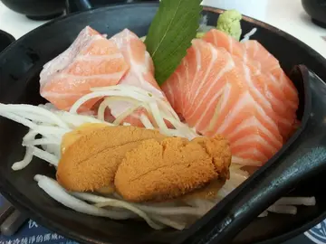 海膽三文魚蓋飯