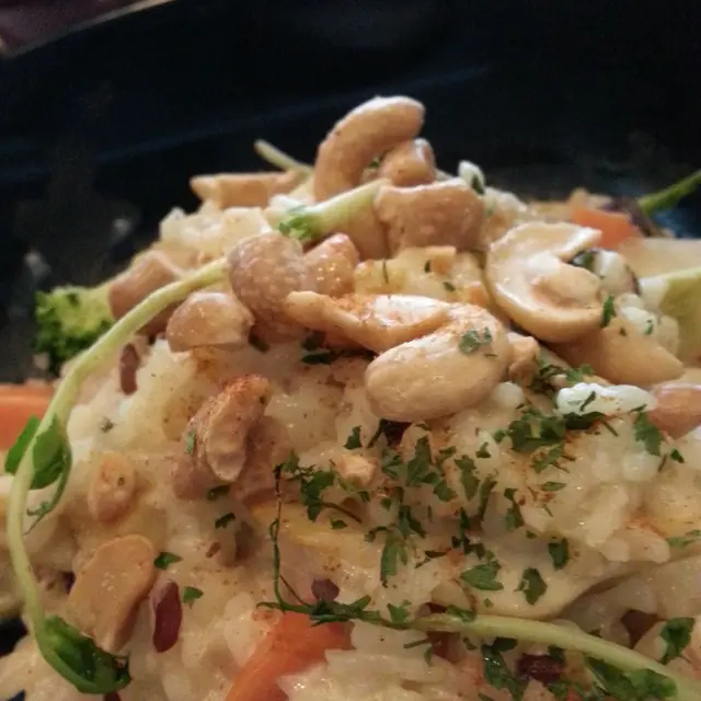 辣粉雜菜及腰果粒