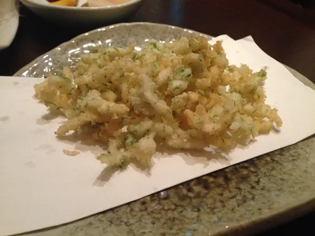 呢個炸小蝦感覺好似炸白飯魚，但好味|