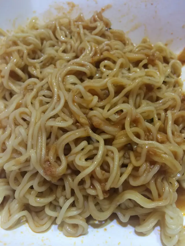 酸辣炸醬出前一丁