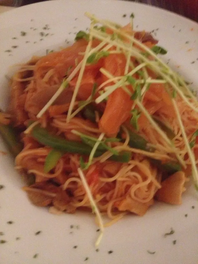 三文魚雜菌蕃茄汁天使麵