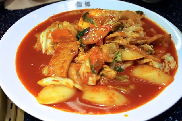 Pan-fried Rice Cake in Spicy Sauce