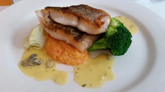 煎魚配南瓜薯蓉