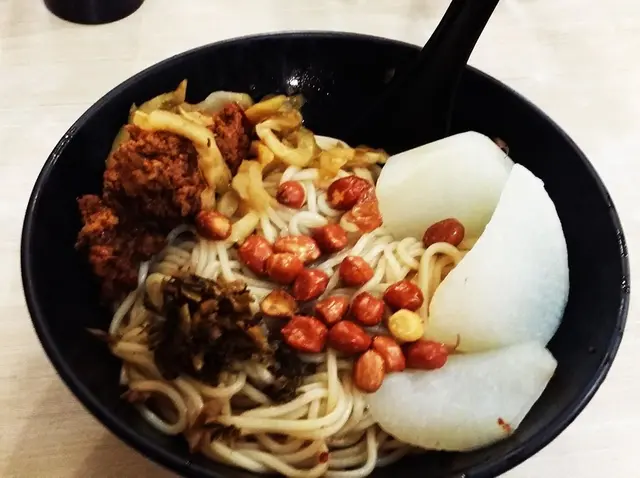 熱拌肉醬蘿蔔米線