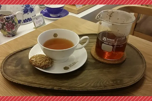 泡茶師 以 'Steampunk' 先進泡茶技術,原理同蒸餾咖啡一樣,用蒸汽泡茶,使茶味更出,芳香撲鼻