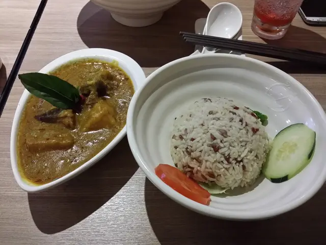 咖哩牛腩紅米飯