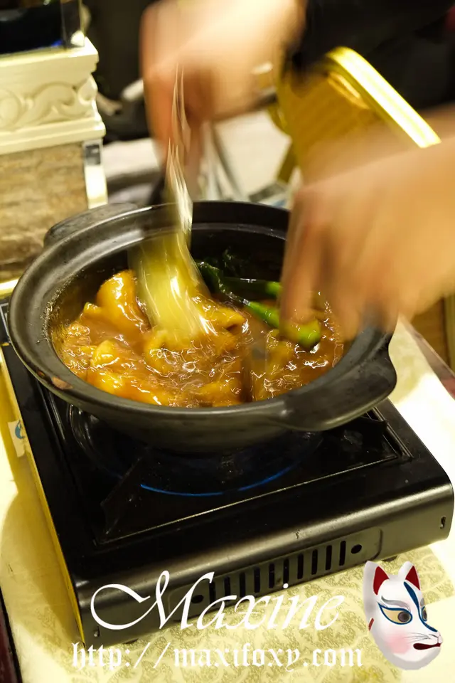 鮑魚汁扣原隻花膠扒