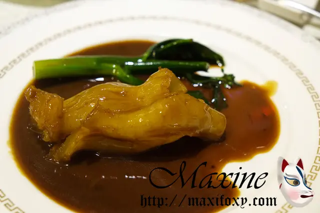 鮑魚汁扣原隻花膠扒