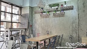 如果沒有面前之餐牌，你大有可能以為置身於型格時尚的咖啡店內 - 九龍城的越南麵包
