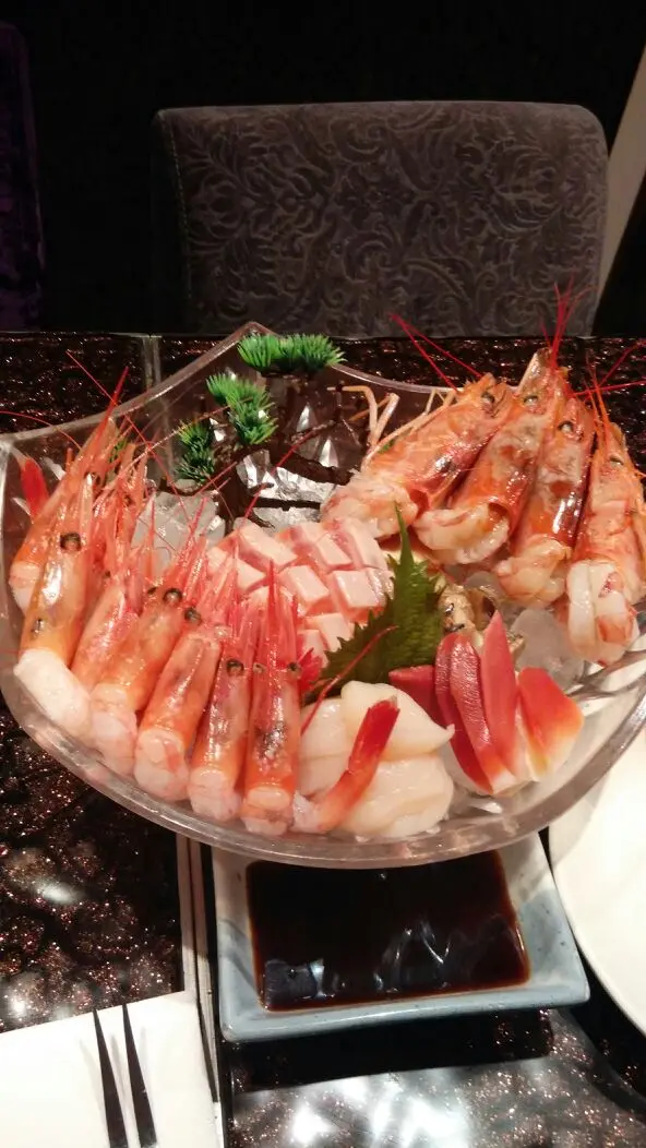 唔知係咪就收工,所以鮮帶子霉,三文魚厚左少少,北寄貝同螺片都頗細,唯獨甜蝦保持到水準👍而季節限定既赤蝦外表一流,爽口彈牙,但唯獨是冇乜味