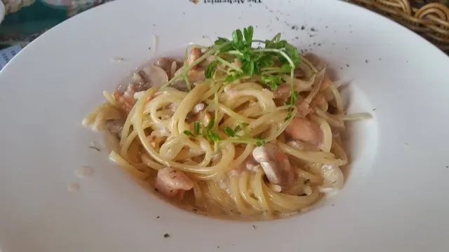 煙三文魚鮮菌意大利麵
