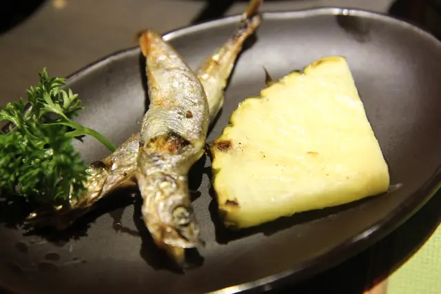 燒多春魚及燒菠蘿