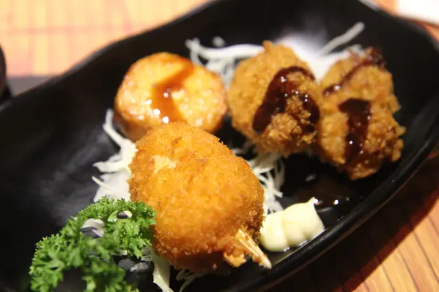 吉列廣島蠔、一口芝士魚餅及炸釀蟹鉗