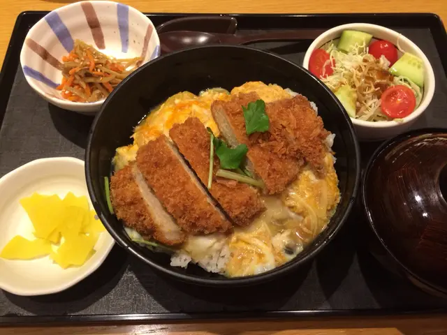 吉列滑蛋豬扒定食