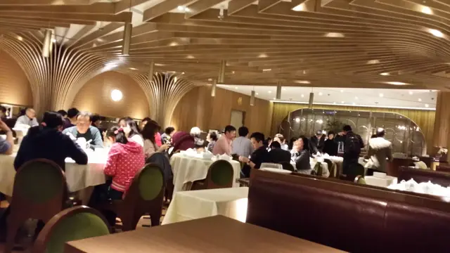 廳内格局優雅高尚有情調,座位寛敞舒適。