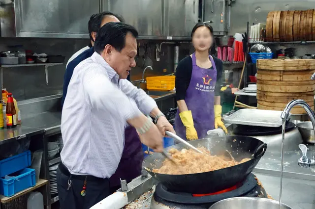 校長羅有昌師傅都忍唔住露兩手