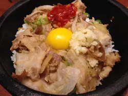 石鍋月見豚肉飯