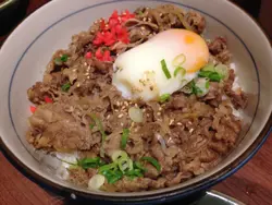 東京牛肉飯伴溫泉蛋