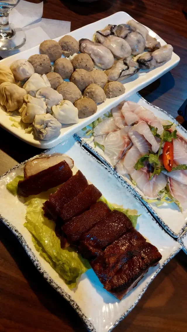 貢丸,雲吞, 乳豬, 魚片