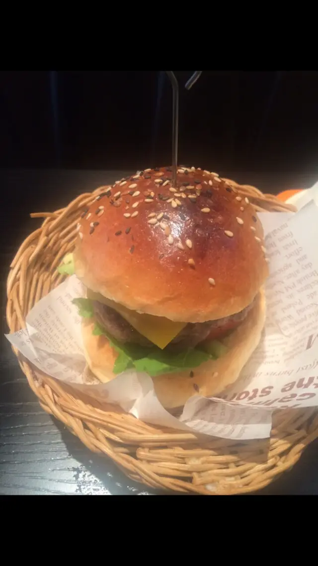 Classic cheese burger