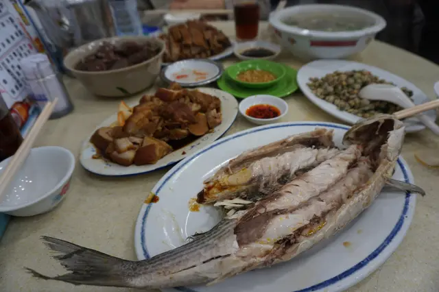 六道打冷小菜五百大元,單價要在找數一刻才揭盅,算是綽頭吧!