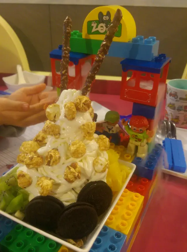 小朋友對白煙零舍有興趣，好想觸摸到白煙！