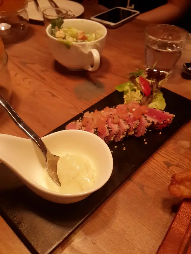 吞拿魚好「林」，無渣的，好鬆軟，配wasabi都ok特別的一個食法！