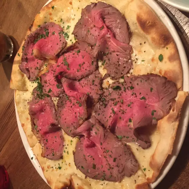 一般,牛肉同PIZZA唔夾,分開食仲好