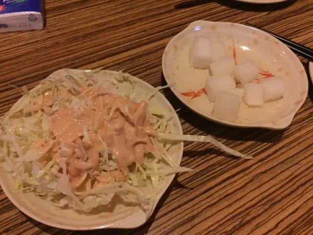 前菜:沙律菜、酸蘿蔔
