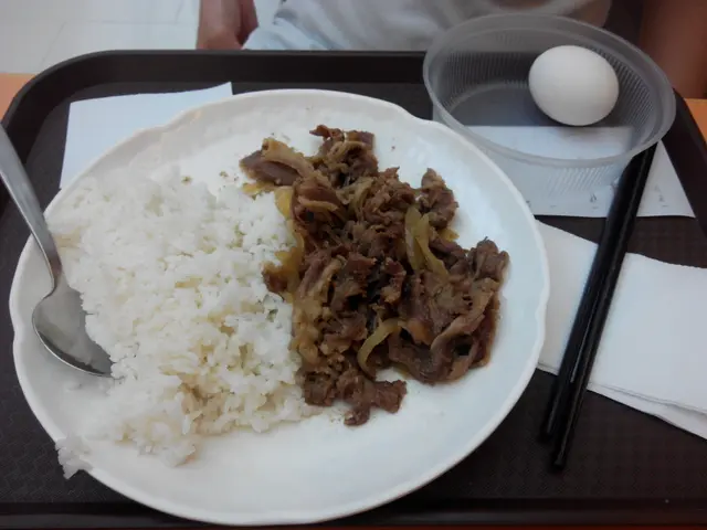 溫泉蛋及飯是凍的