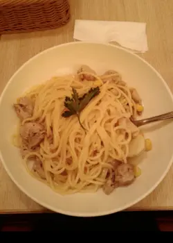 忌廉汁雞肉意粉