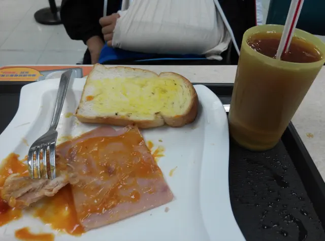 雞排火腿多士餐 配 凍檸茶