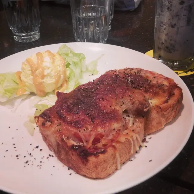 雞肉真的很鮮好好吃! 不過吐司太濕了點!