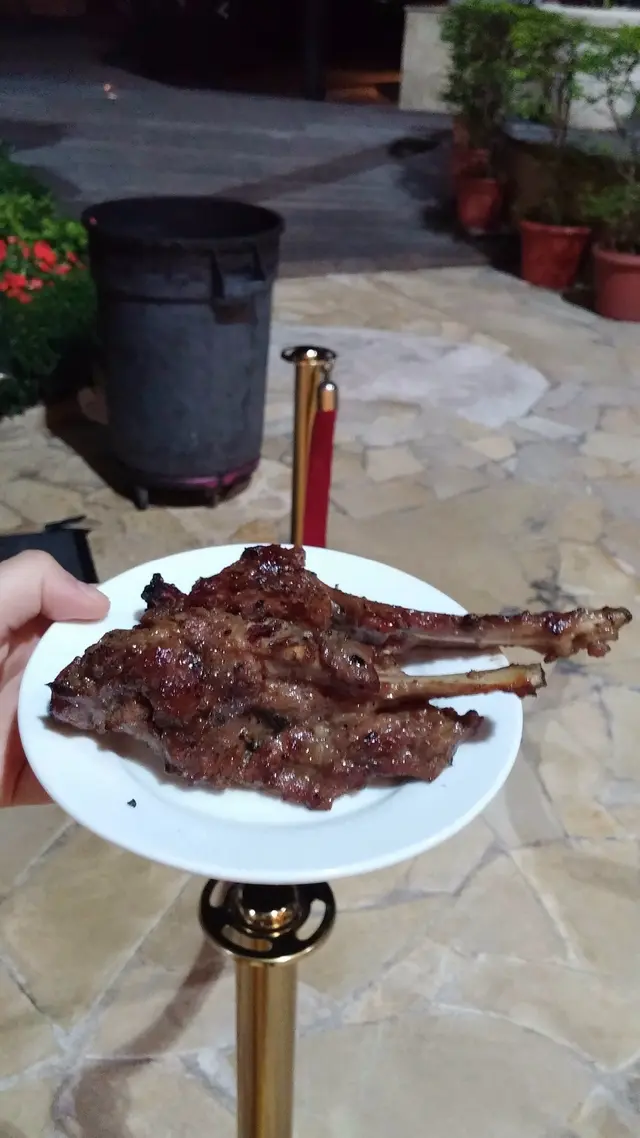 羊肉燒過後別有一番風味，微微焦香及羊脂香氣叫人抵擋不了