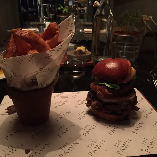 Beef burger ‘extraordinaire’, smoked cheddar, double onion, plum jam