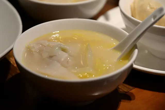 砂鍋雲吞雞(半隻)