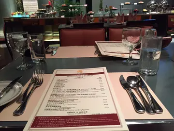 主菜可以在这个menu 里面选择,价钱由$328到$458不等。