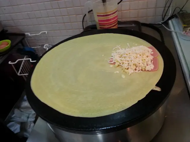 熱辣辣之選pancake會加上生菜絲及沙律醬