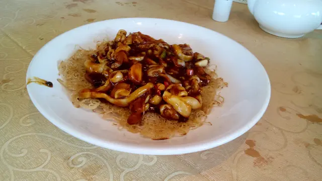 豉椒炒蟶子米粉墊底