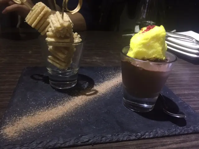 辣茅台巧克力冰淇淋配油條(Spicy Chocolate Mao Tai)