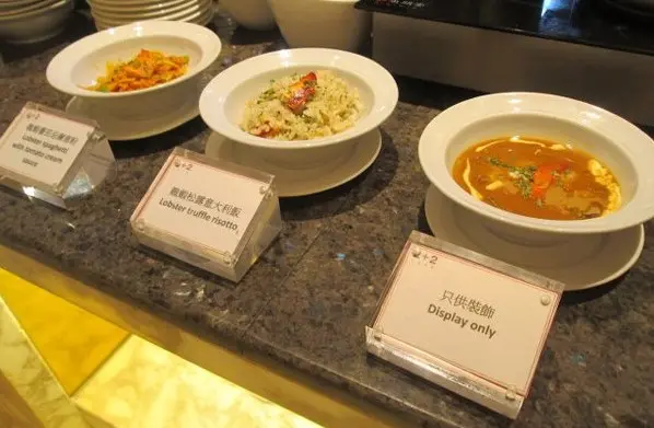 每晚提供三款以龍蝦入饌的菜式