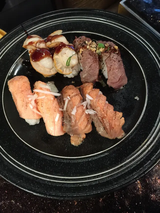 精緻，質素唔錯，飯不酸又唔太大舊，推介牛肉，重牛味，似迷你大滿足