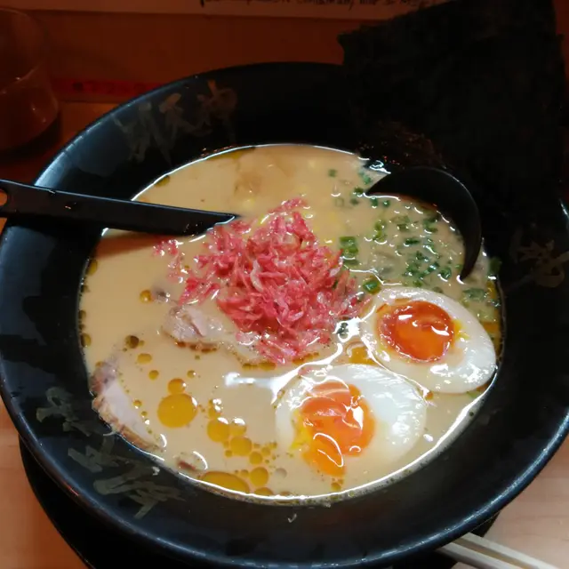 蝦味噌豚骨湯麵 ($85) 半熟蛋 ($10)