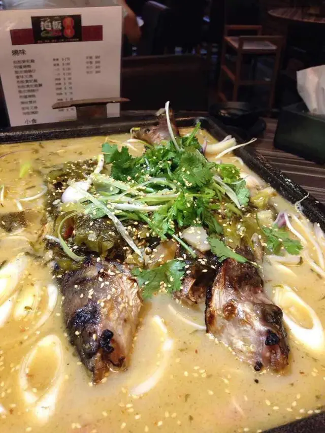 可選辣道，湯底香濃，魚滑、湯都飲曬